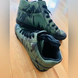 Cat & Jack Skyler Boys Sneaker Camo Green Size 6